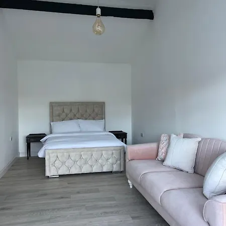 Apartment Cosy With Fire Stove *