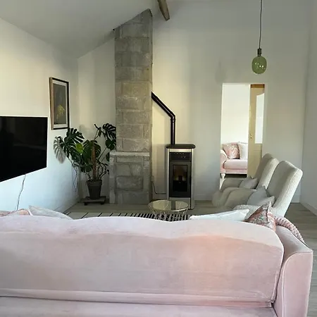 Cosy With Fire Stove * Athlone